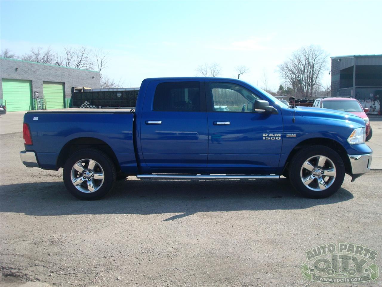 RAM 1500 SLT Crew Cab SWB 4WD 2015