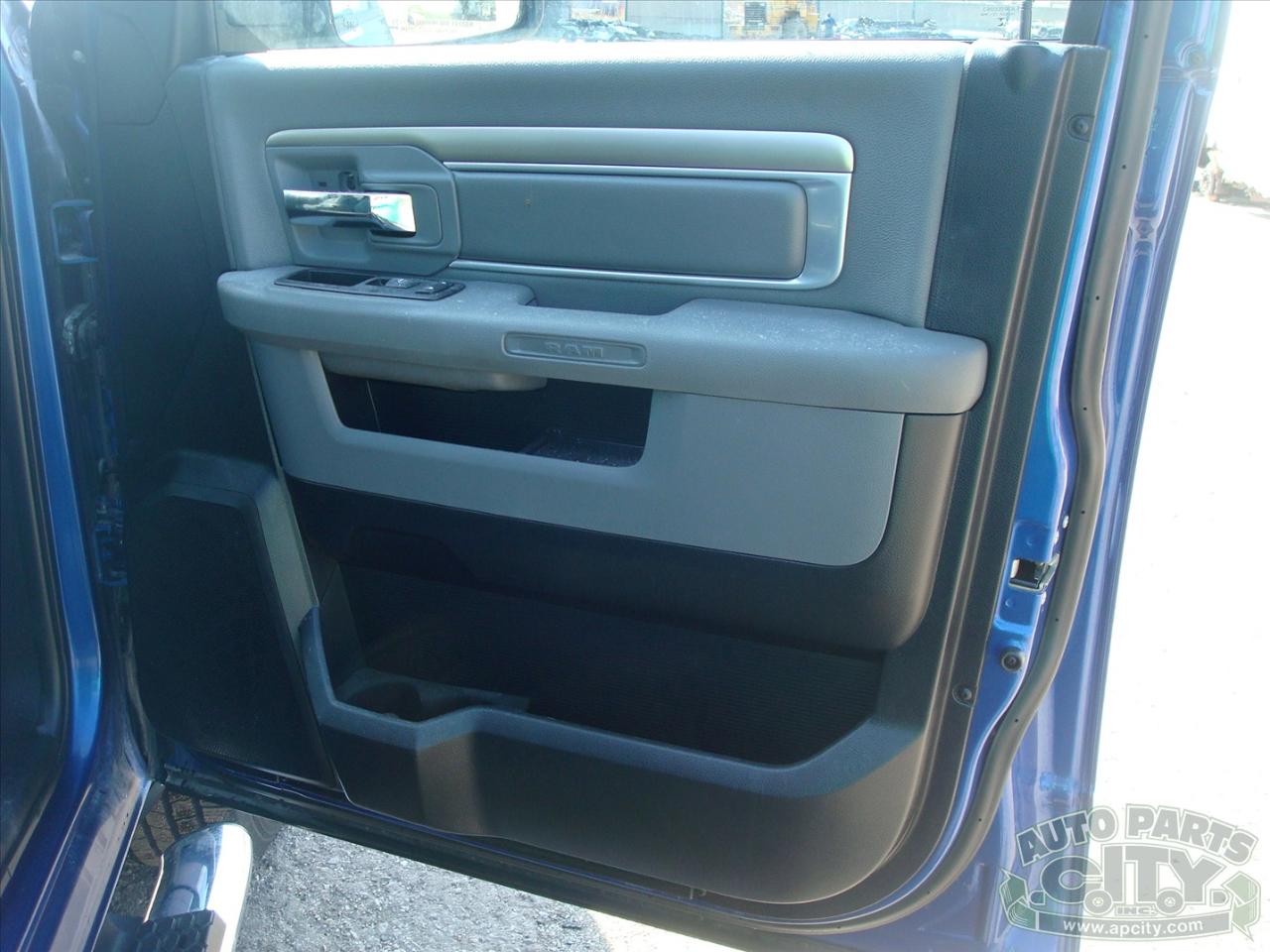 RAM 1500 SLT Crew Cab SWB 4WD 2015