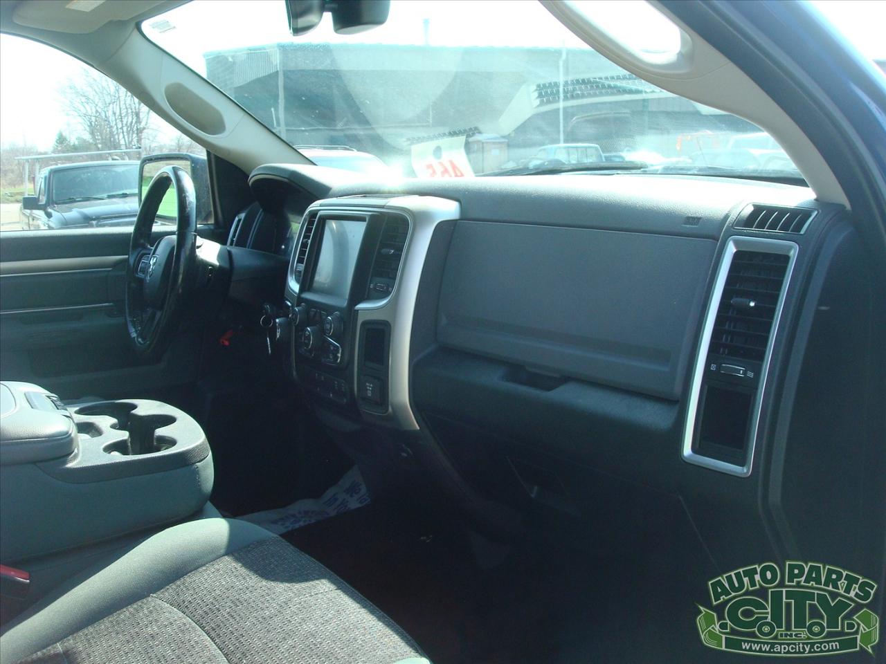 RAM 1500 SLT Crew Cab SWB 4WD 2015