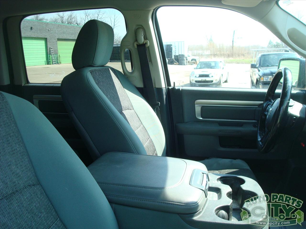 RAM 1500 SLT Crew Cab SWB 4WD 2015