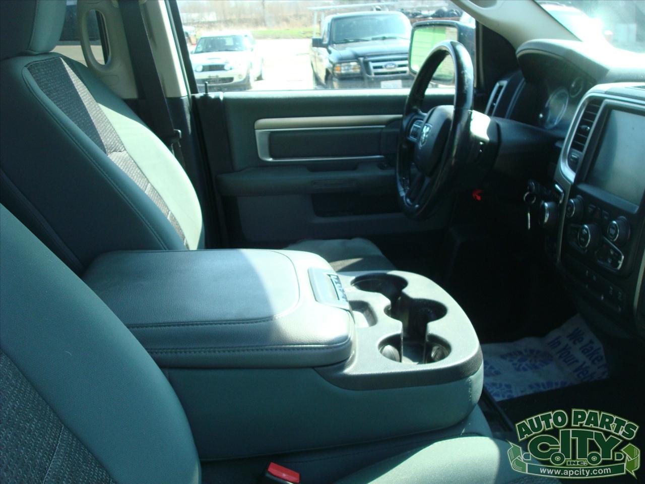 RAM 1500 SLT Crew Cab SWB 4WD 2015