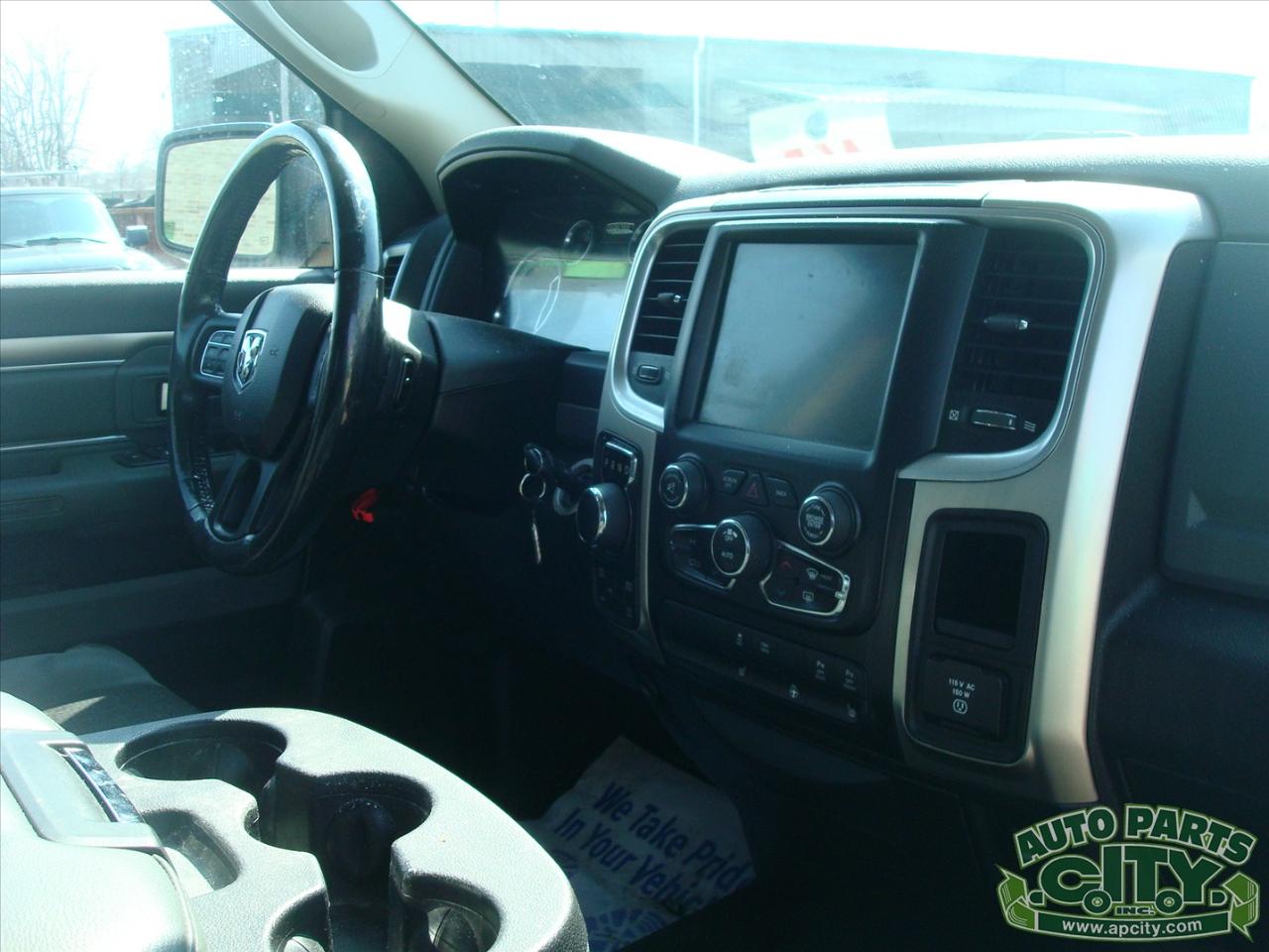 RAM 1500 SLT Crew Cab SWB 4WD 2015