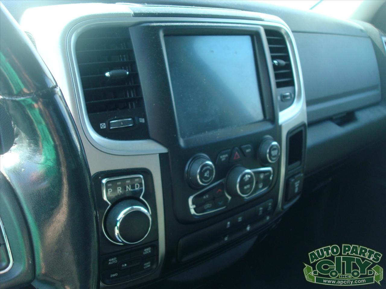 RAM 1500 SLT Crew Cab SWB 4WD 2015