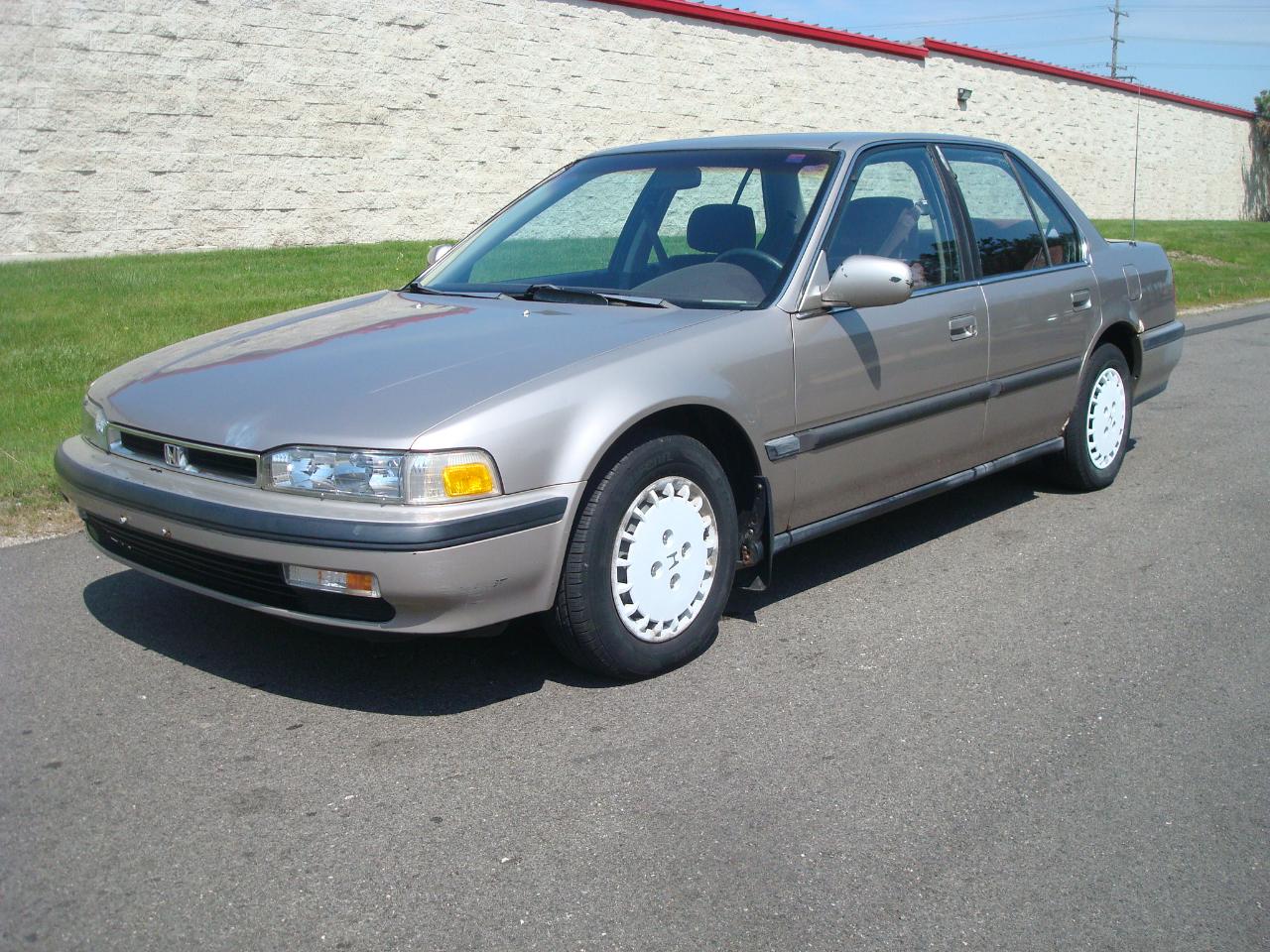 Honda Accord LX sedan 1991