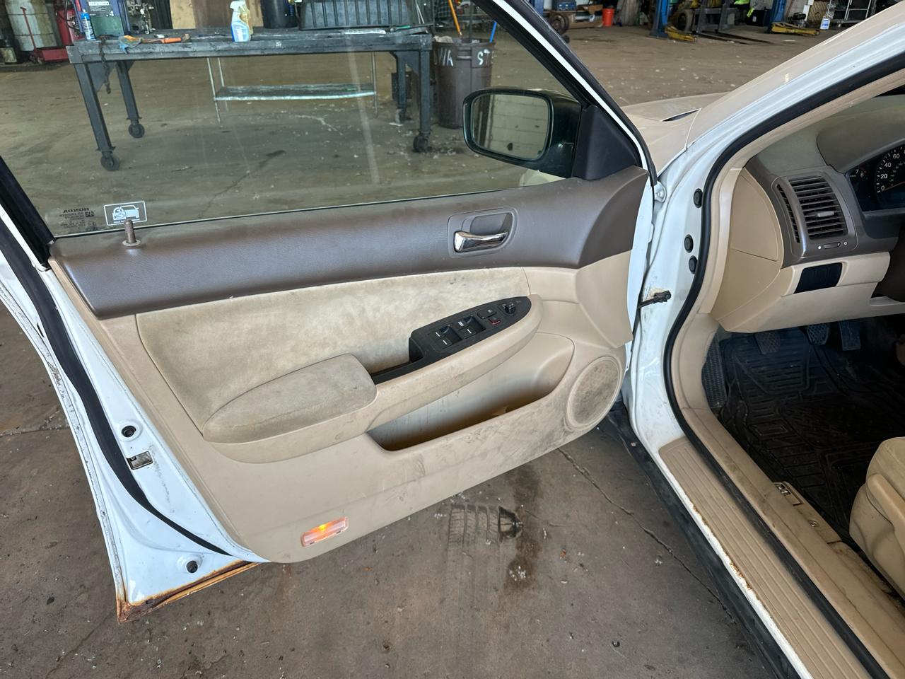 Honda Accord LX sedan 2004