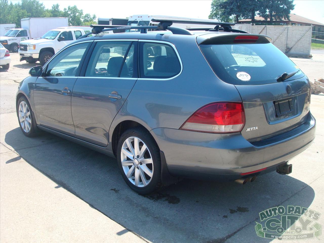 Volkswagen Jetta SportWagen 2.0L TDI 2011