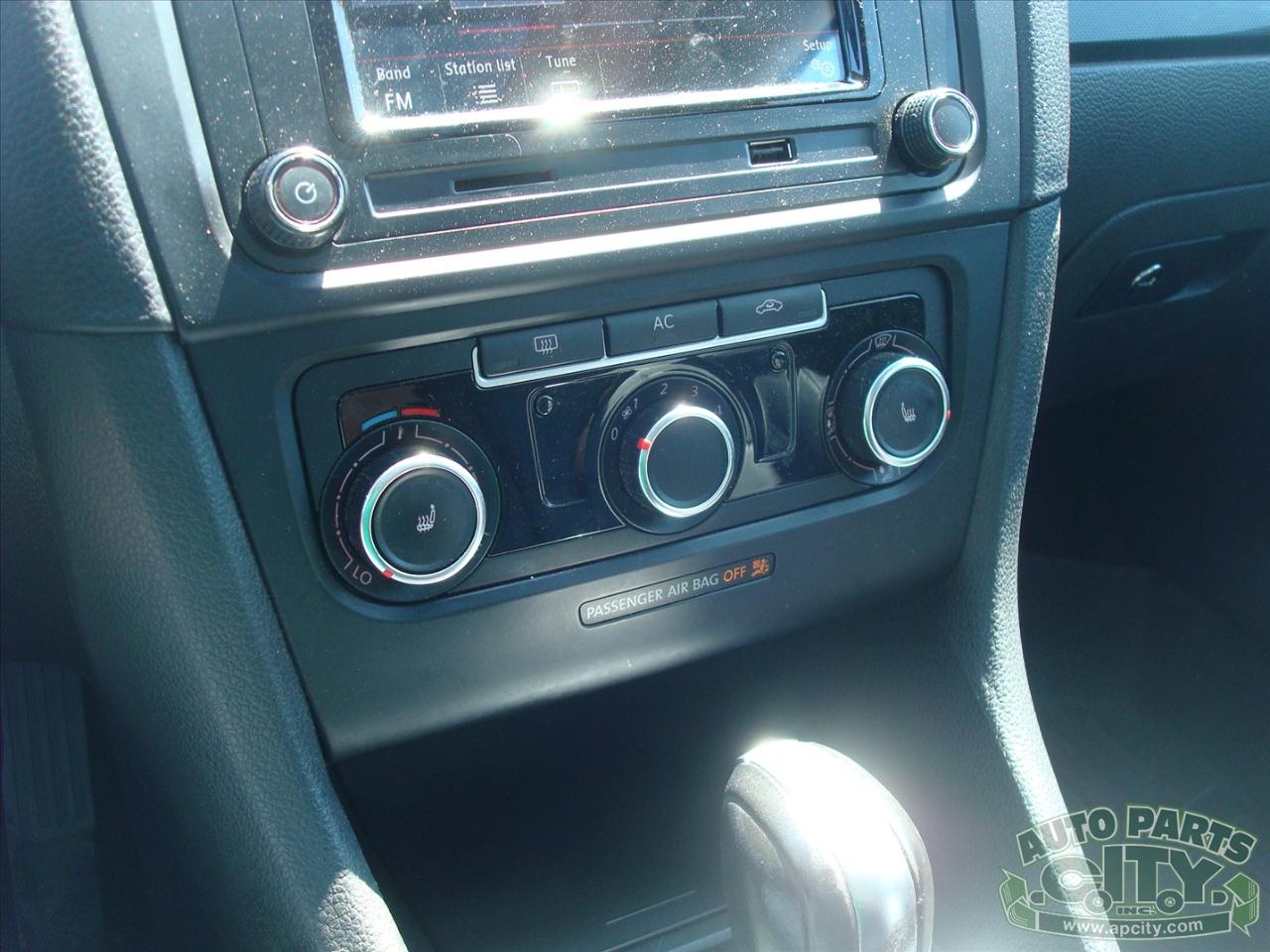Volkswagen Jetta SportWagen 2.0L TDI 2011