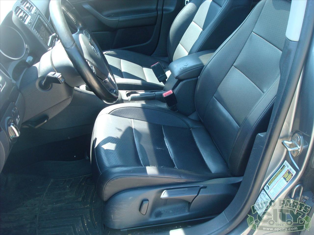 Volkswagen Jetta SportWagen 2.0L TDI 2011