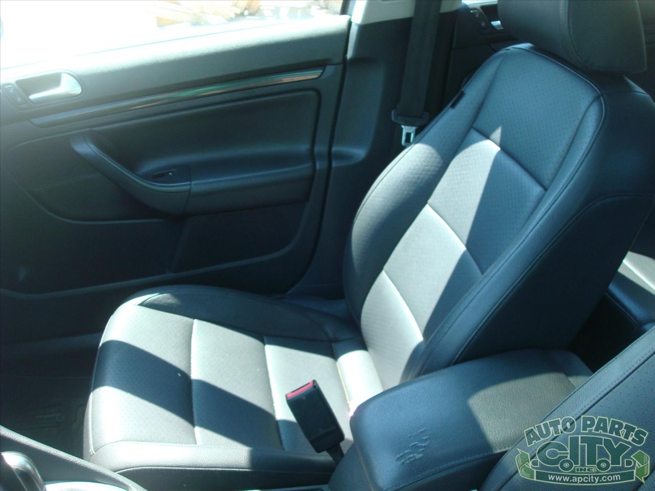 Volkswagen Jetta SportWagen 2.0L TDI 2011