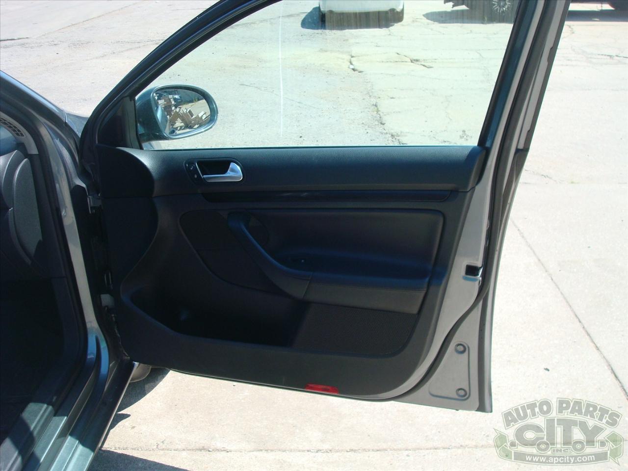 Volkswagen Jetta SportWagen 2.0L TDI 2011