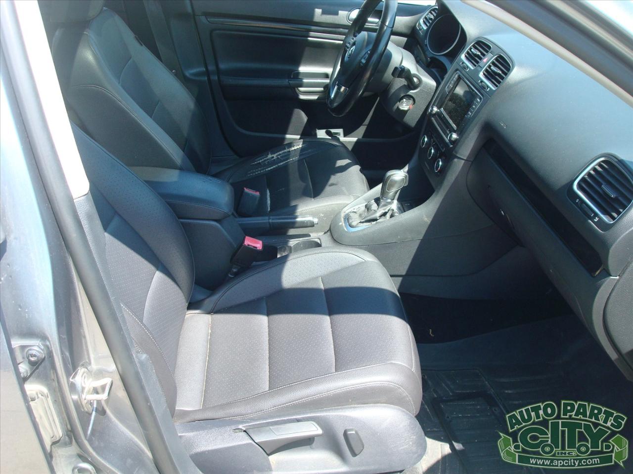 Volkswagen Jetta SportWagen 2.0L TDI 2011