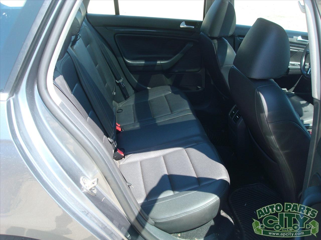 Volkswagen Jetta SportWagen 2.0L TDI 2011