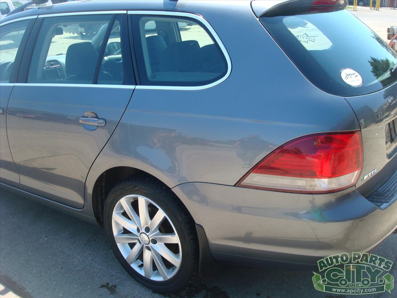 Volkswagen Jetta SportWagen 2.0L TDI 2011