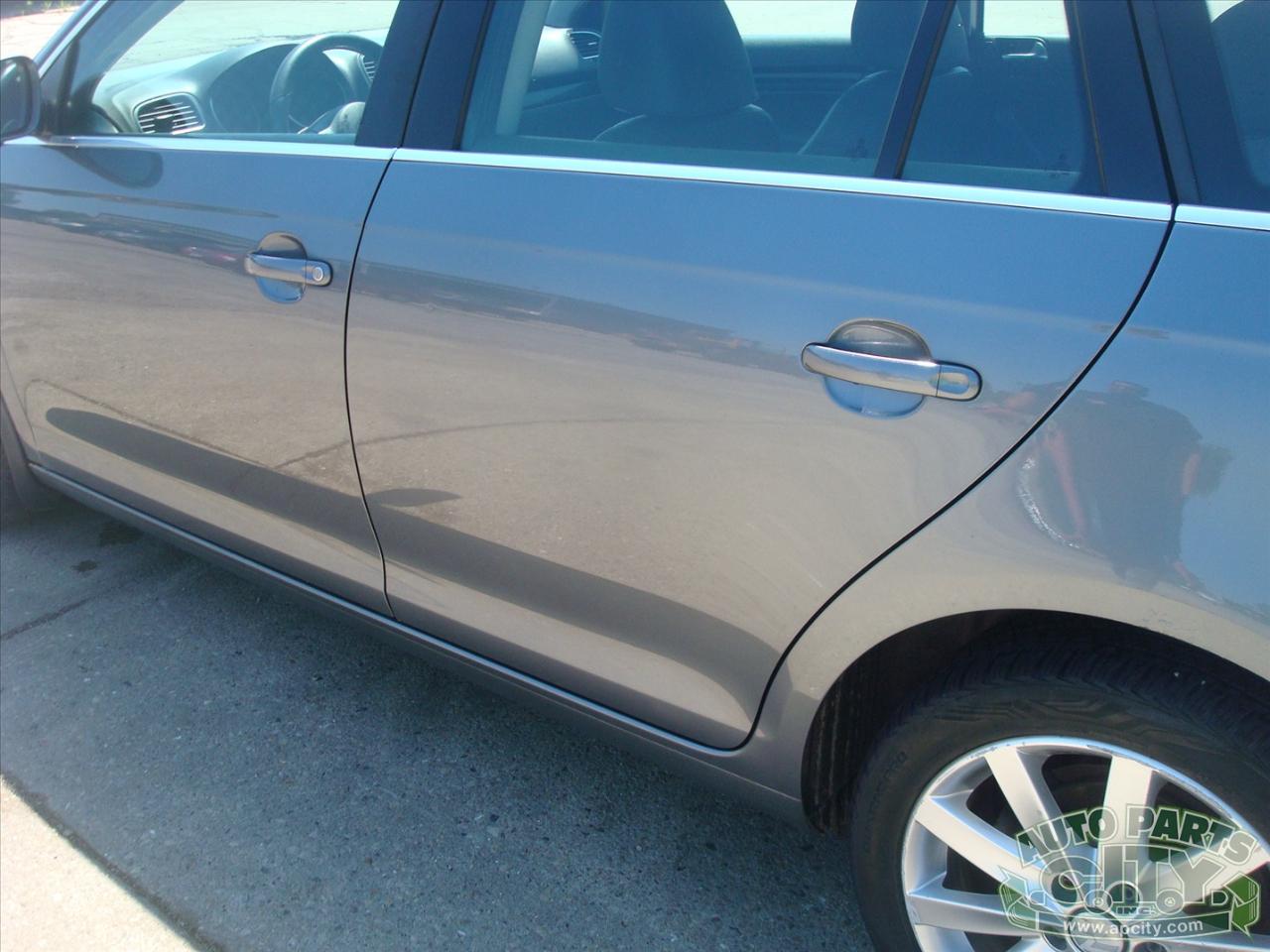Volkswagen Jetta SportWagen 2.0L TDI 2011