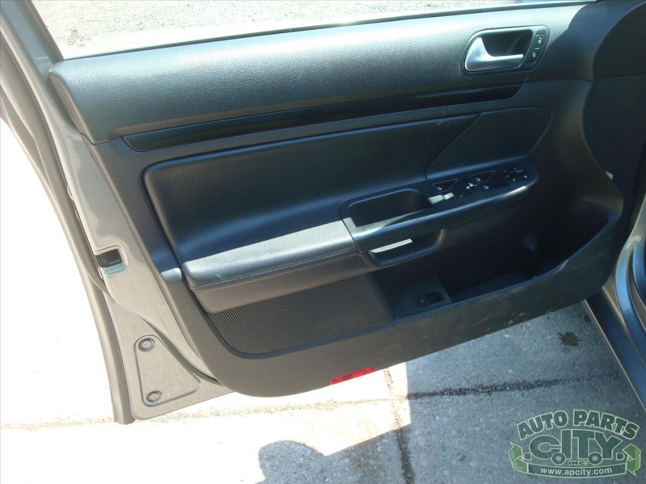 Volkswagen Jetta SportWagen 2.0L TDI 2011