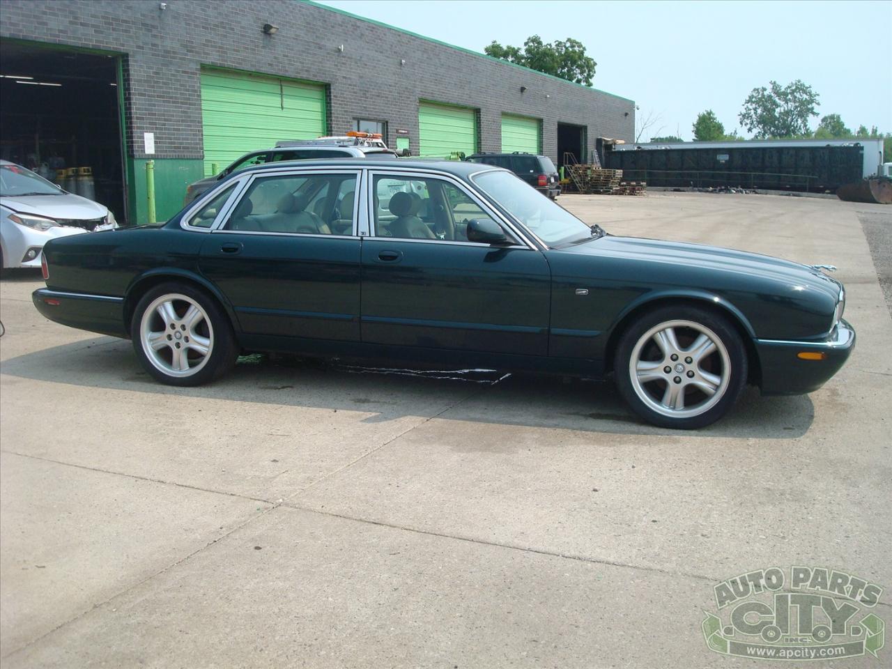 Jaguar XJ Sedan XJ8 1998