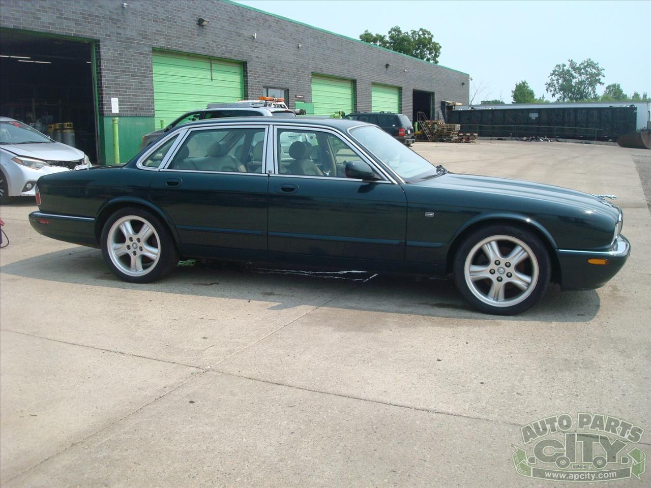 Jaguar XJ Sedan XJ8 1998