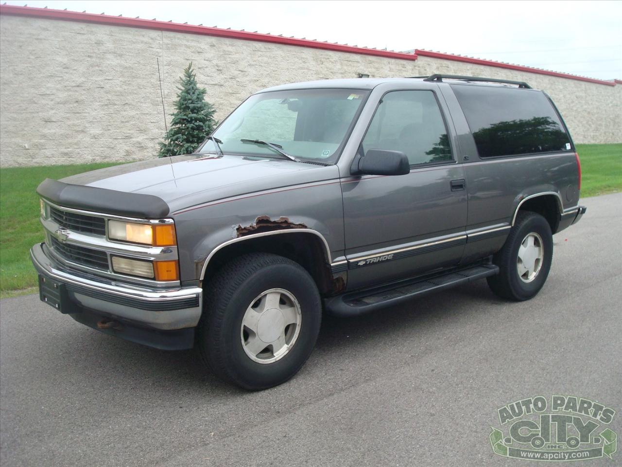 Chevrolet Tahoe 2-Door 4WD 1999