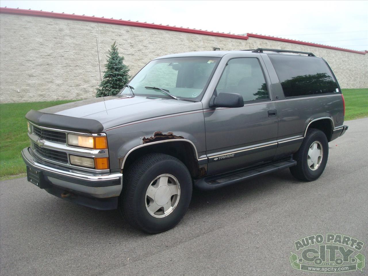 Chevrolet Tahoe 2-Door 4WD 1999