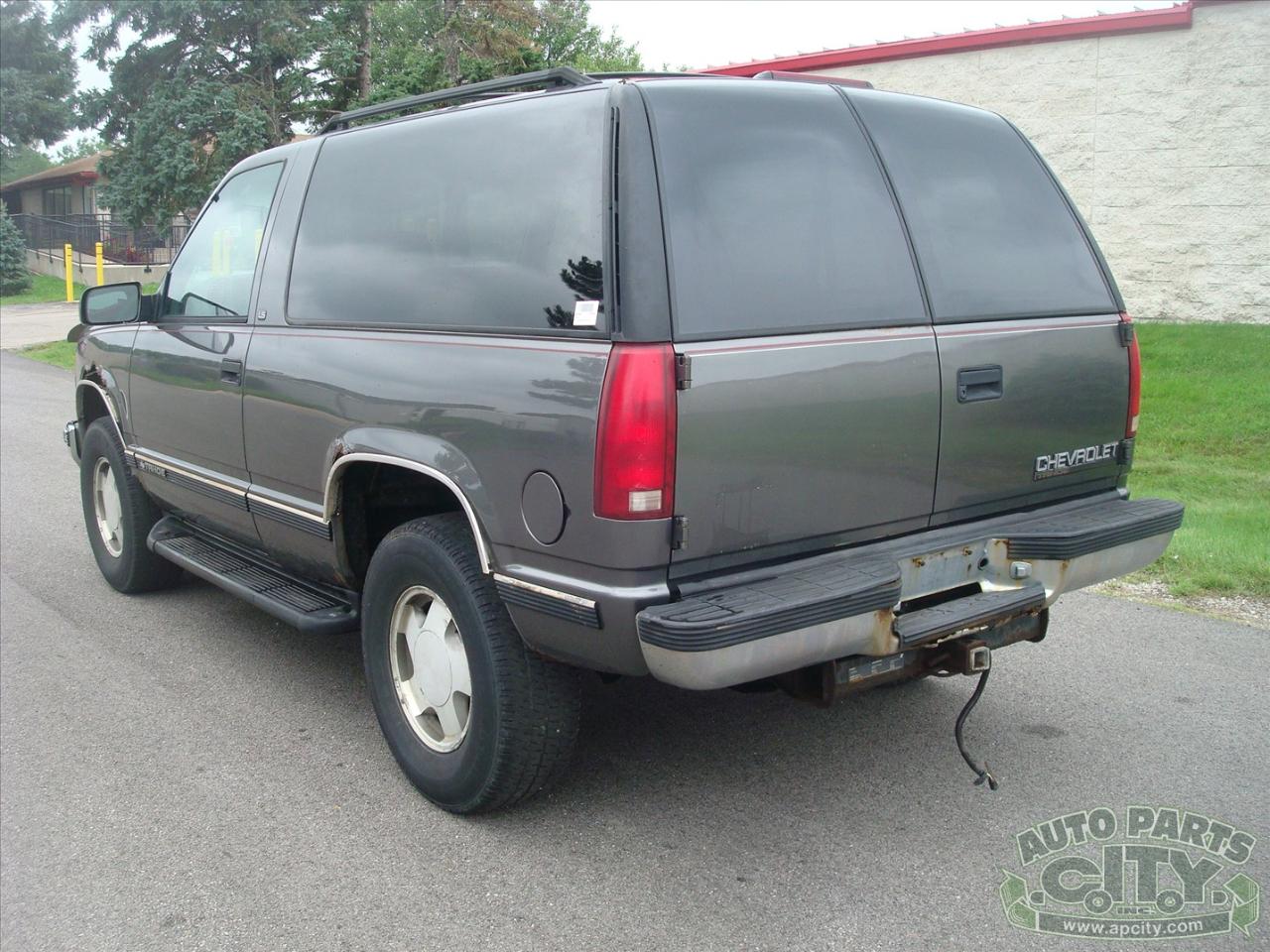 Chevrolet Tahoe 2-Door 4WD 1999