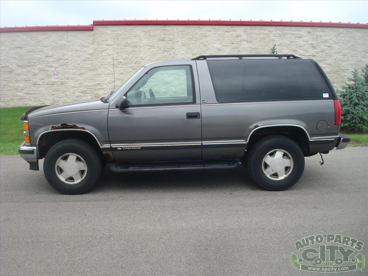 Chevrolet Tahoe 2-Door 4WD 1999