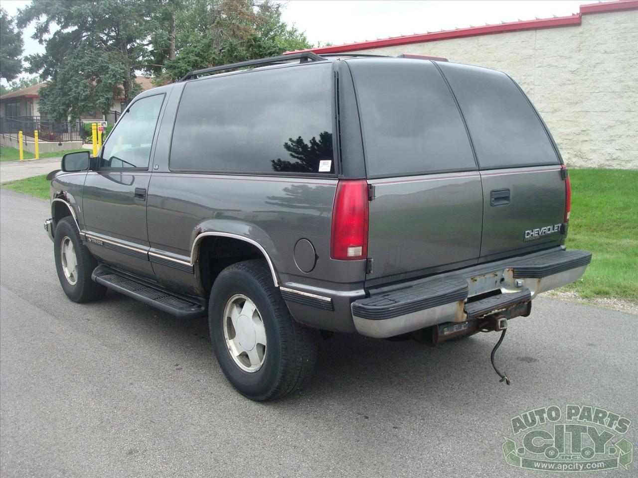 Chevrolet Tahoe 2-Door 4WD 1999