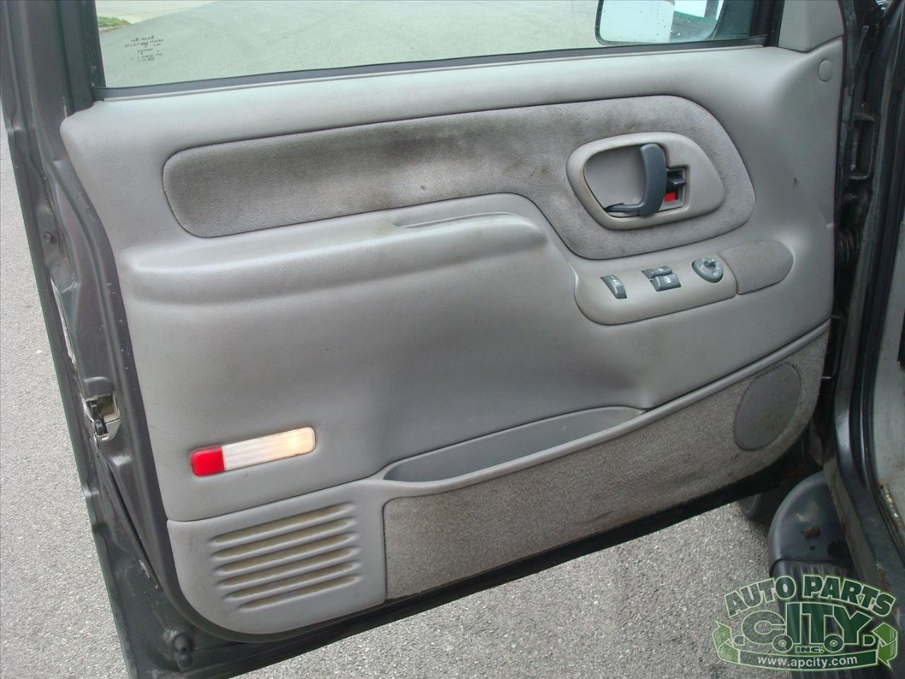 Chevrolet Tahoe 2-Door 4WD 1999