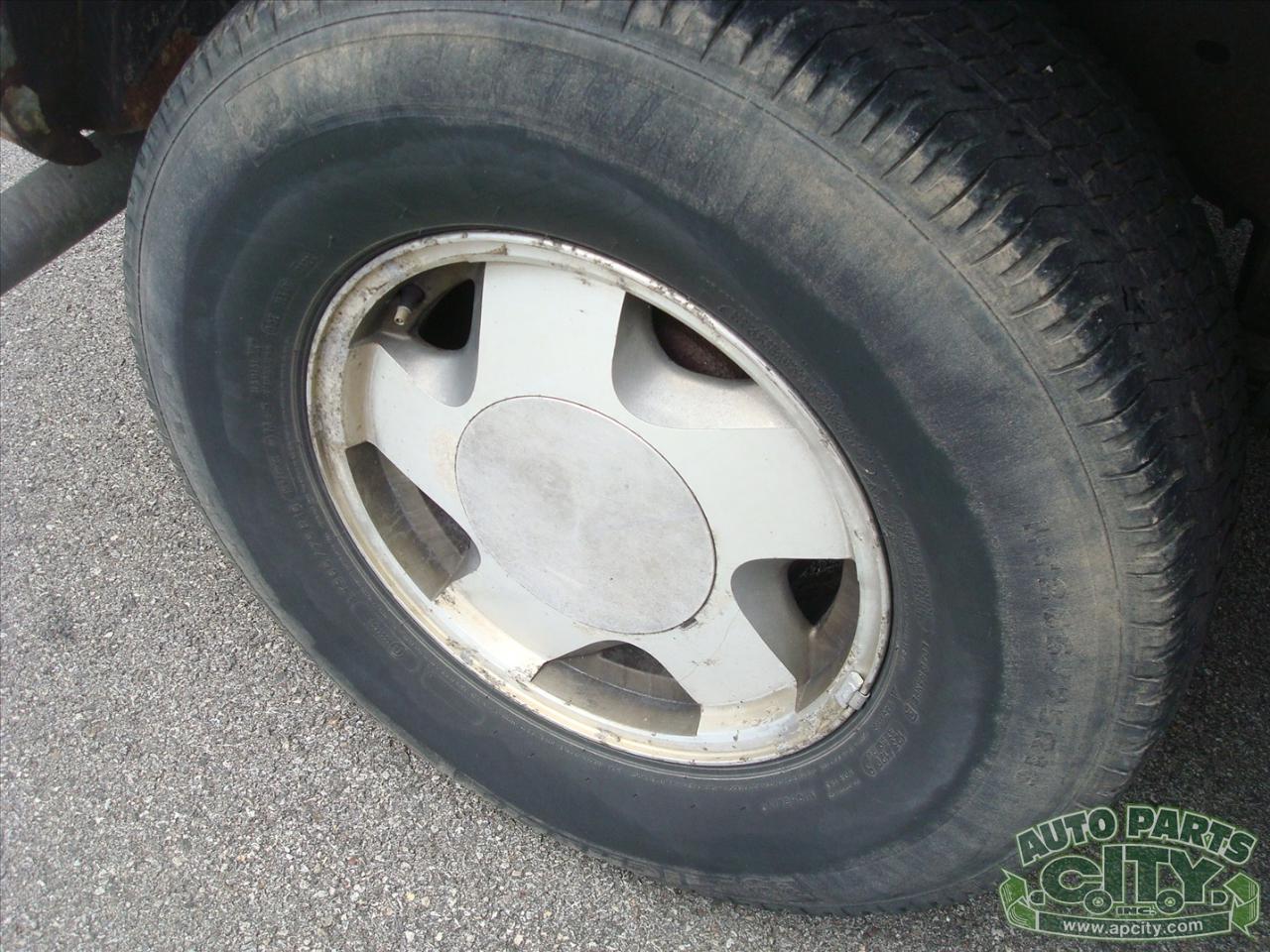 Chevrolet Tahoe 2-Door 4WD 1999