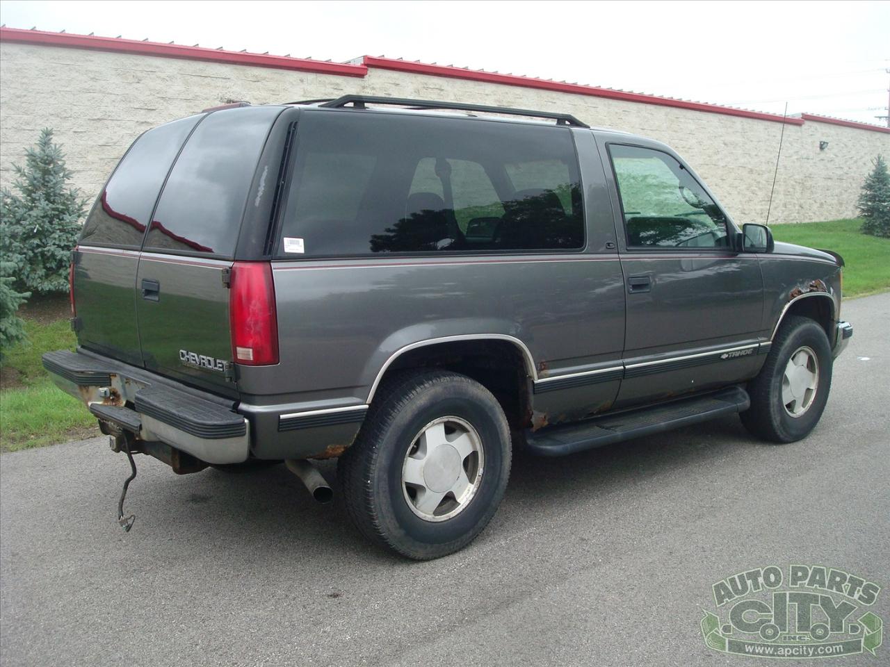Chevrolet Tahoe 2-Door 4WD 1999