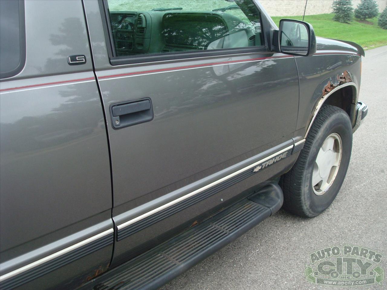 Chevrolet Tahoe 2-Door 4WD 1999