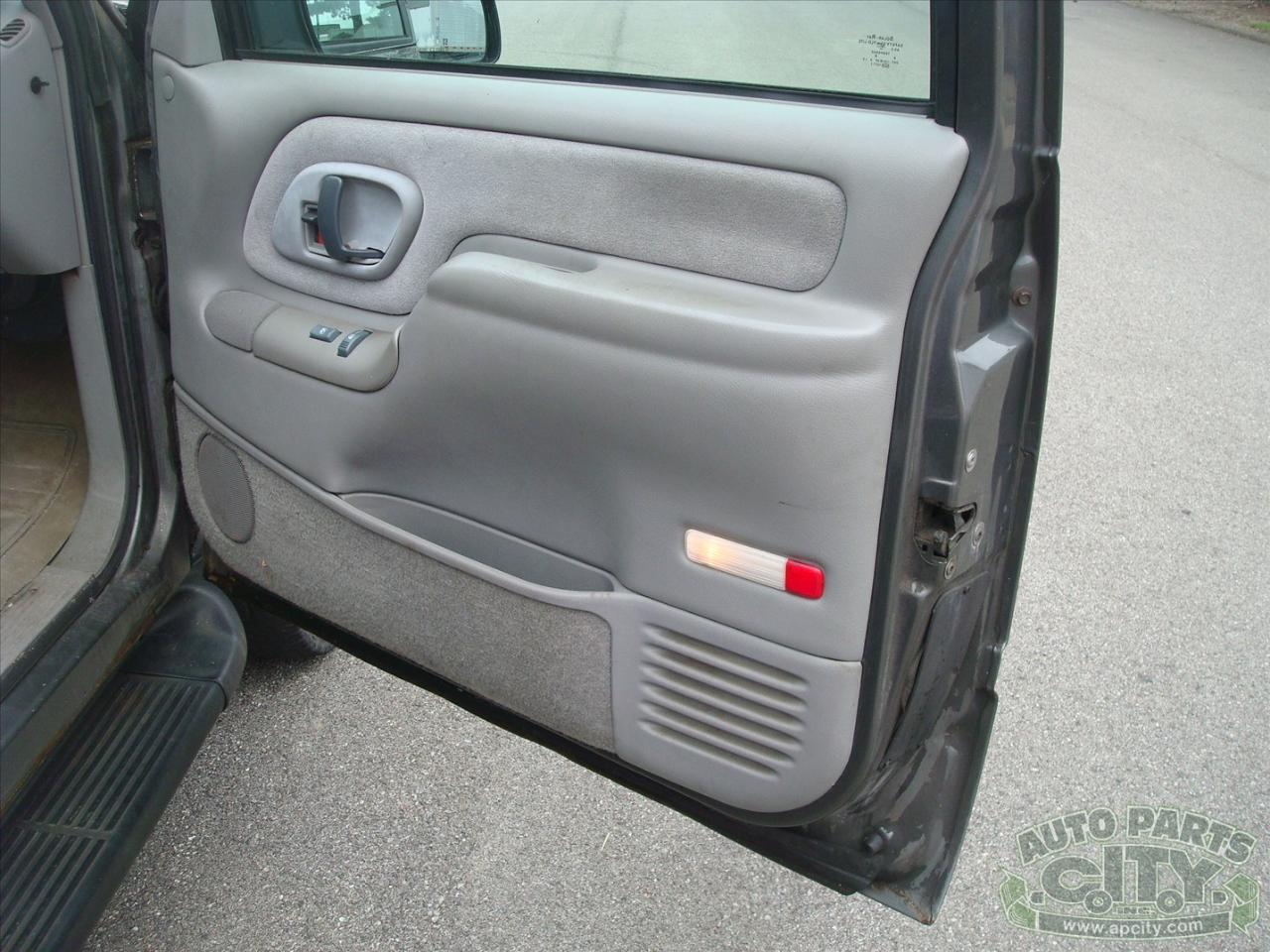 Chevrolet Tahoe 2-Door 4WD 1999