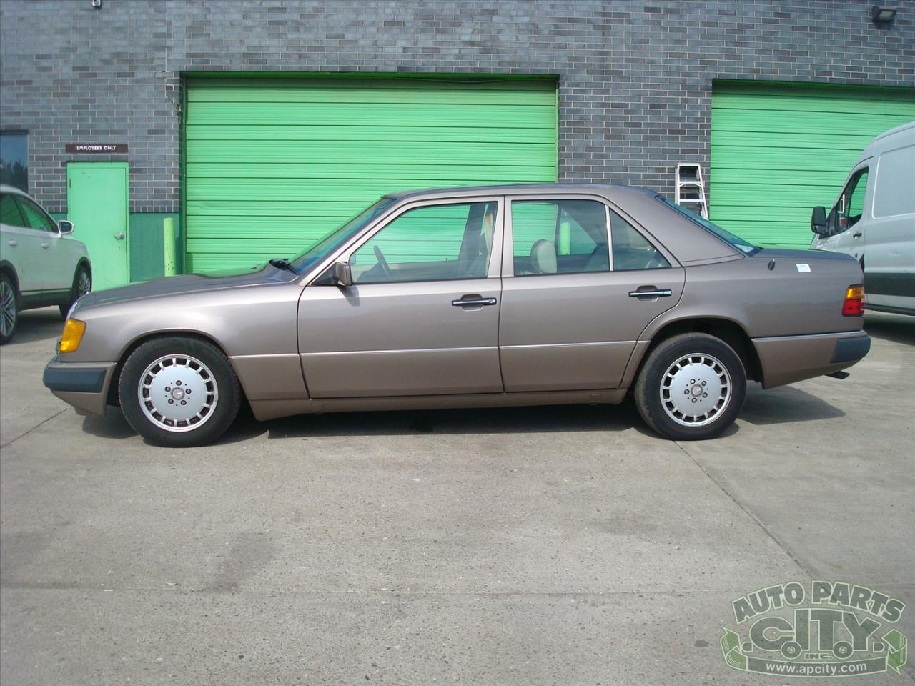 1990 Mercedes-Benz 300 E sedan