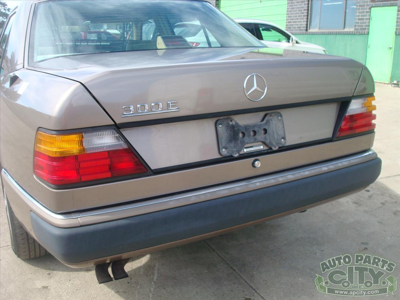 Mercedes-Benz 300 E sedan 1990