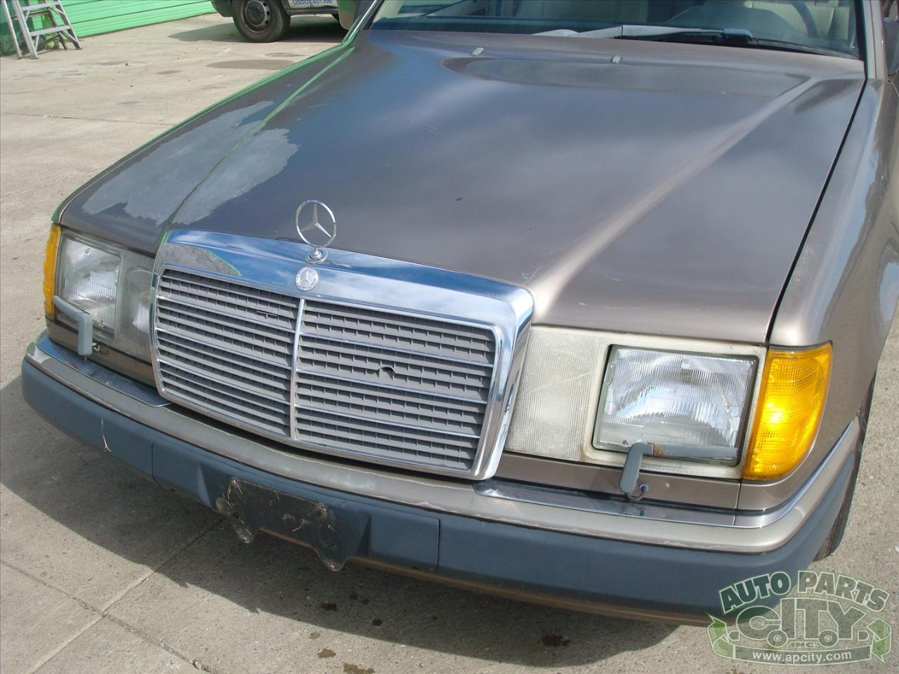 Mercedes-Benz 300 E sedan 1990