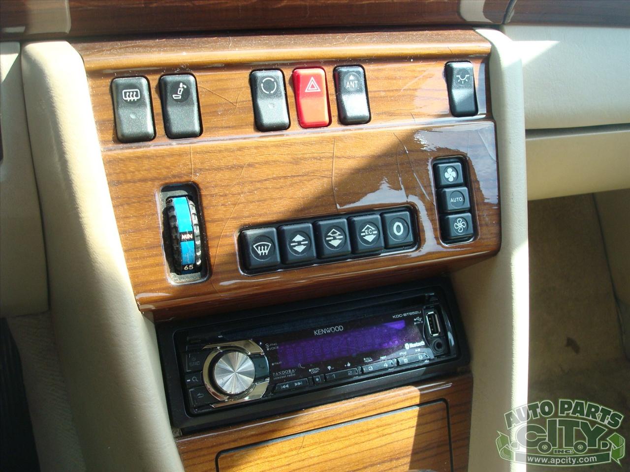 Mercedes-Benz 300 E sedan 1990
