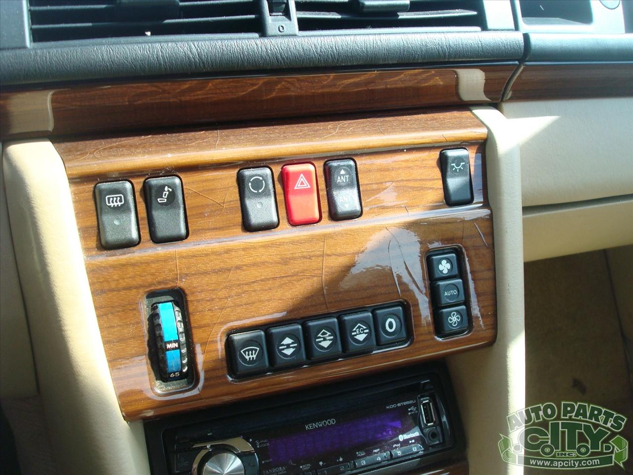Mercedes-Benz 300 E sedan 1990