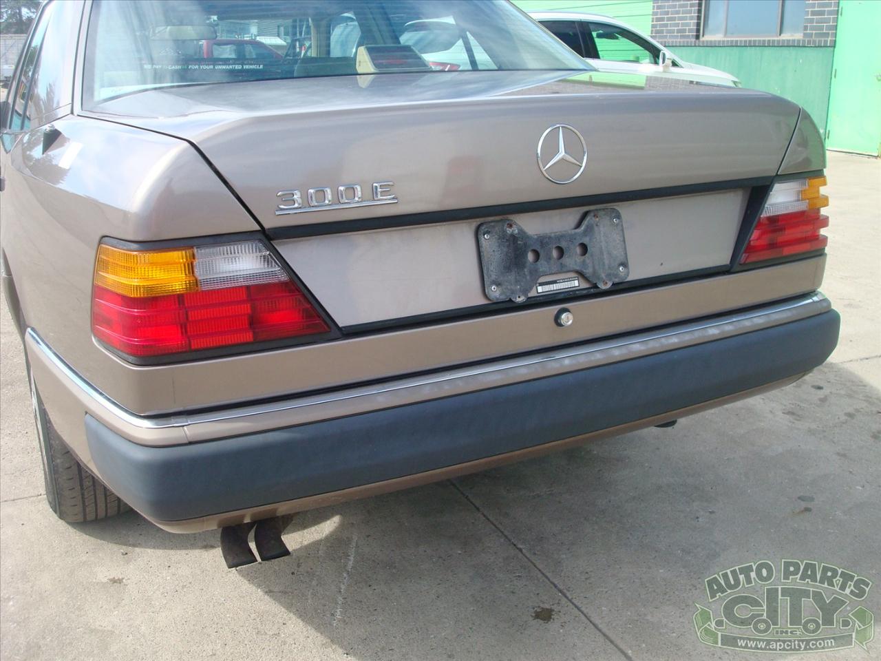 Mercedes-Benz 300 E sedan 1990