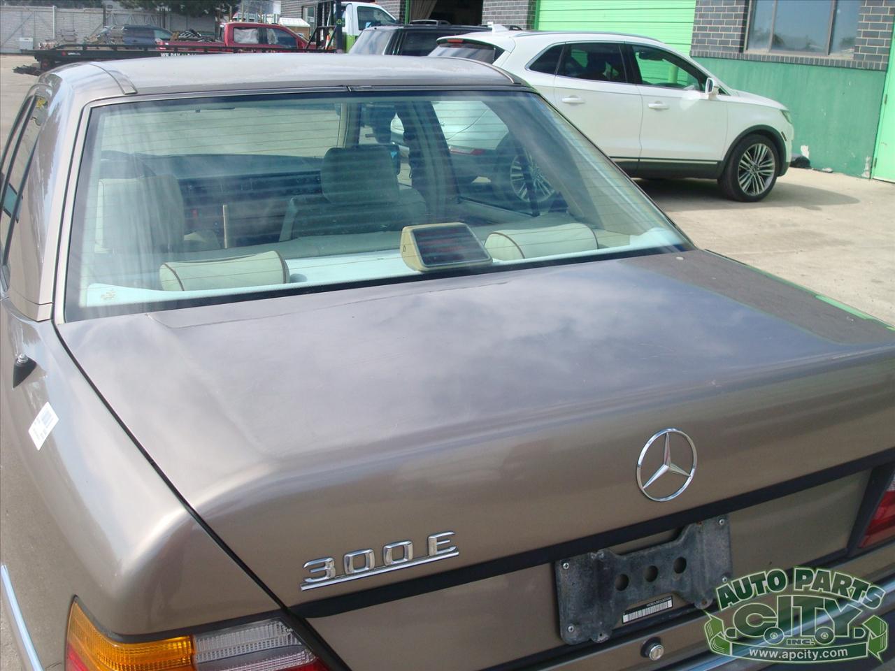 Mercedes-Benz 300 E sedan 1990