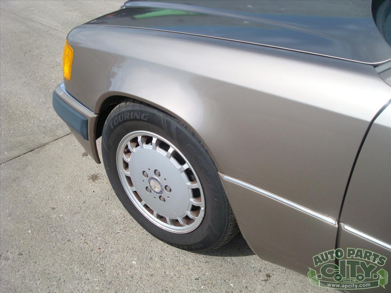 Mercedes-Benz 300 E sedan 1990