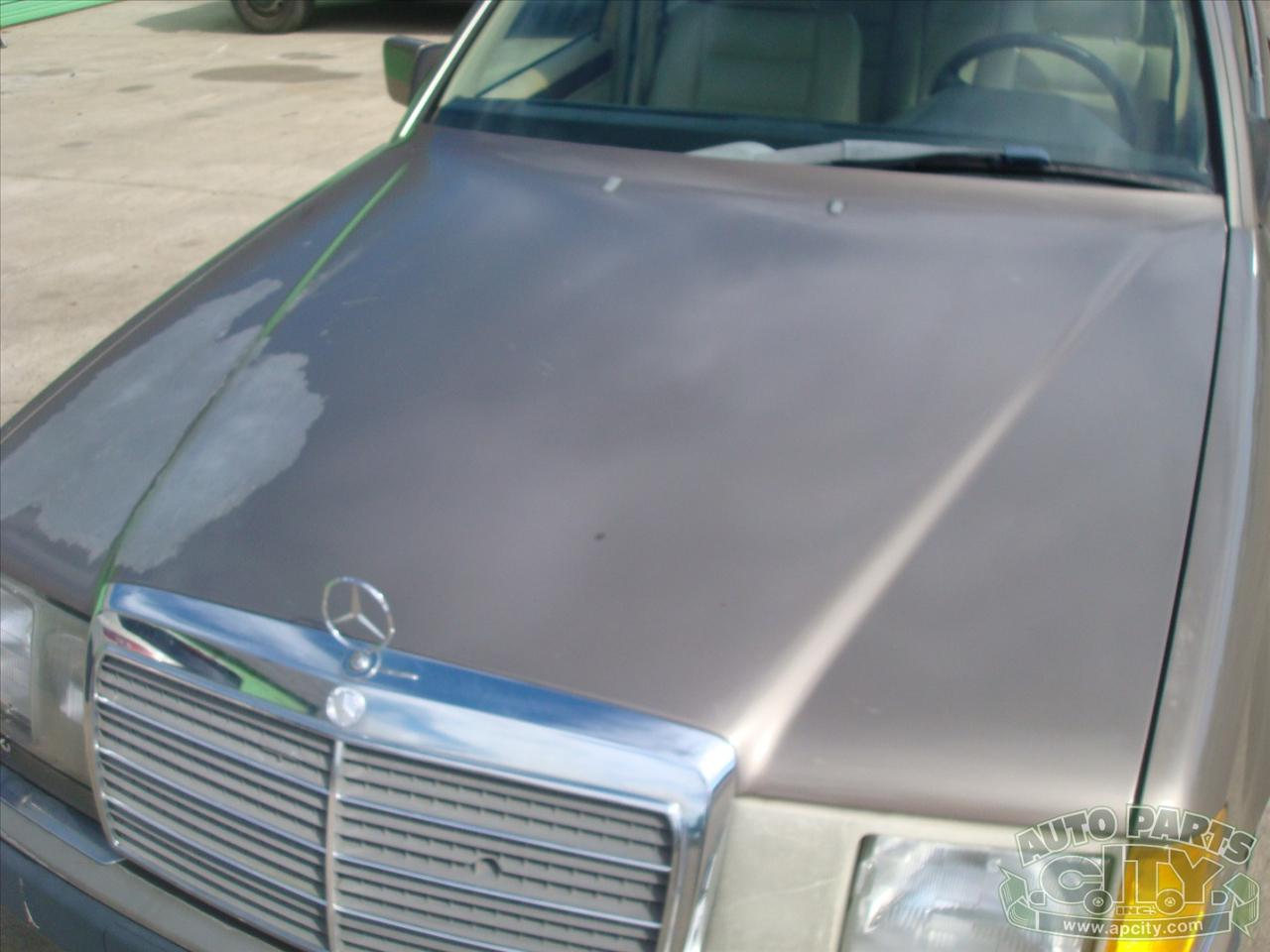 Mercedes-Benz 300 E sedan 1990