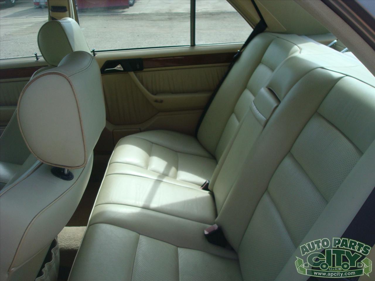 Mercedes-Benz 300 E sedan 1990