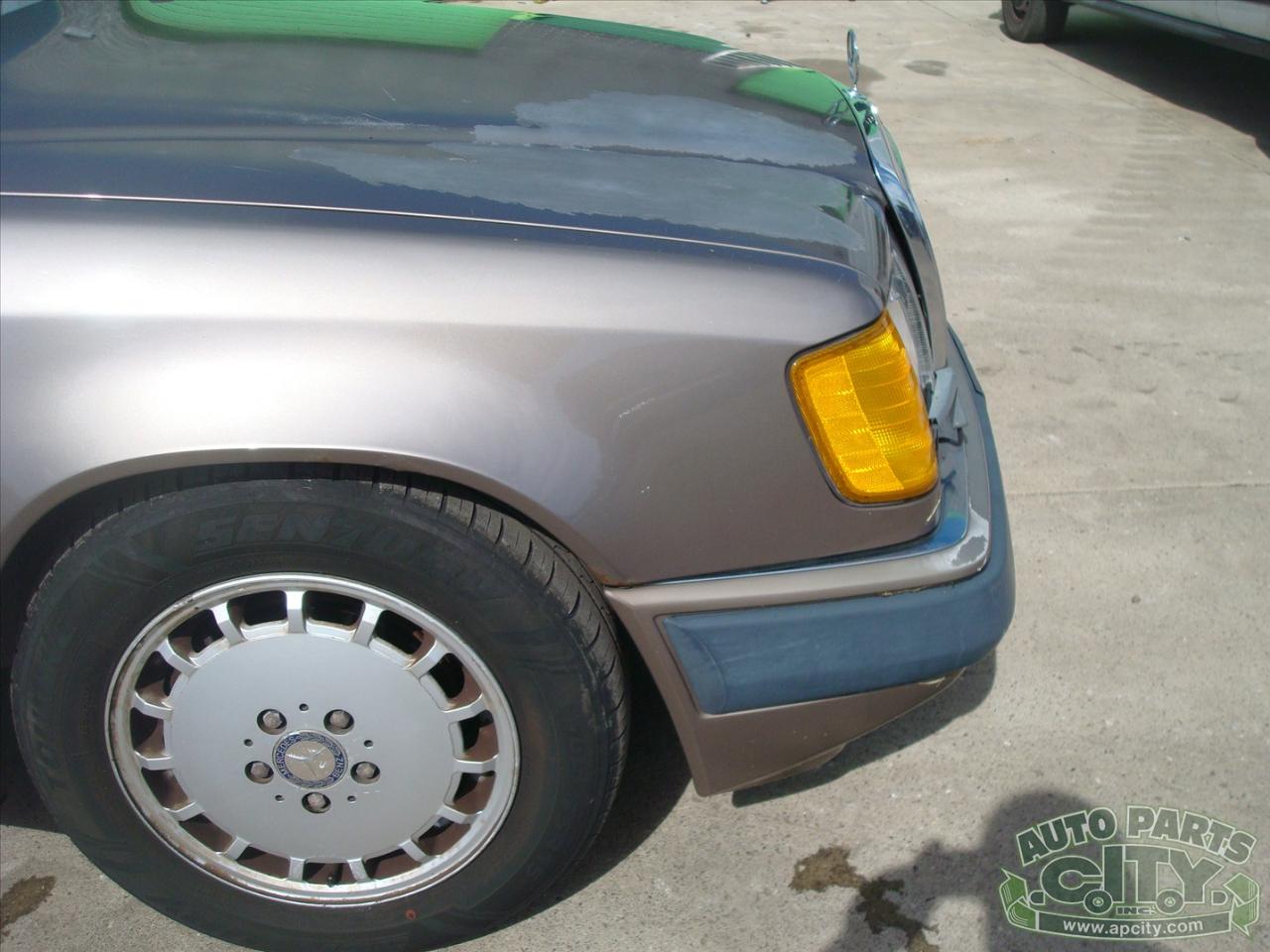 Mercedes-Benz 300 E sedan 1990