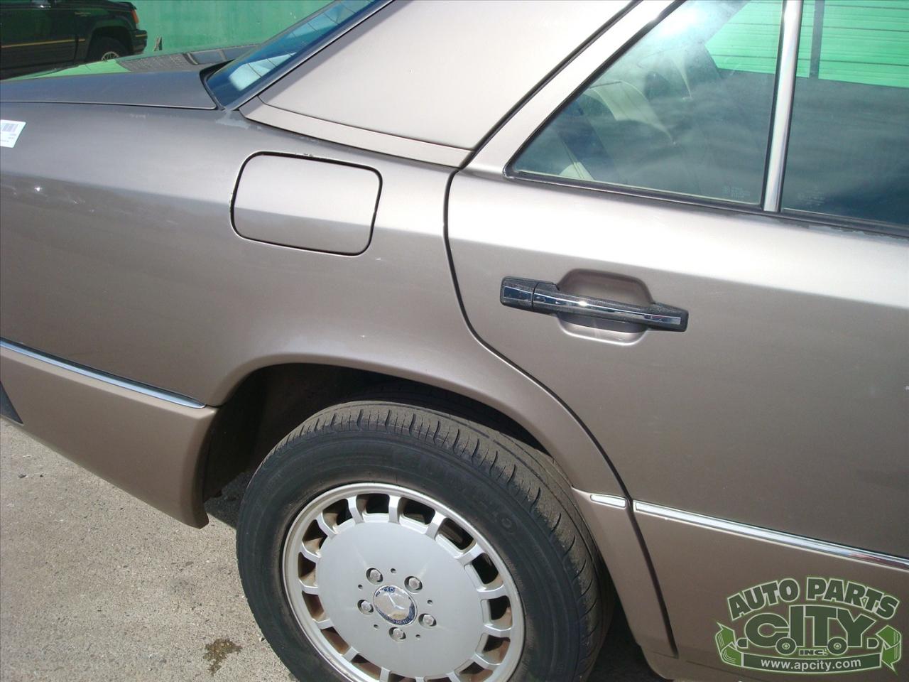 Mercedes-Benz 300 E sedan 1990