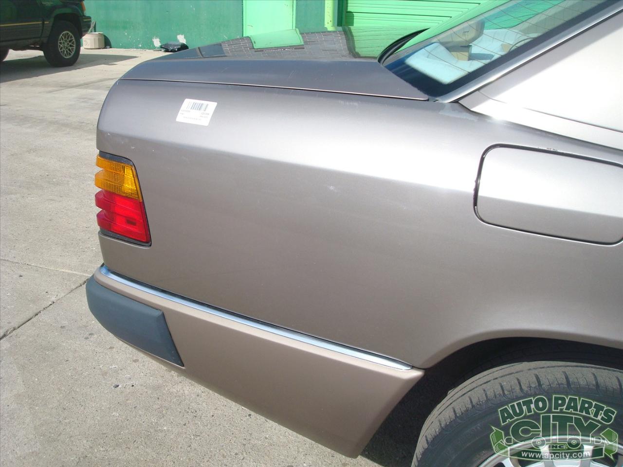 Mercedes-Benz 300 E sedan 1990