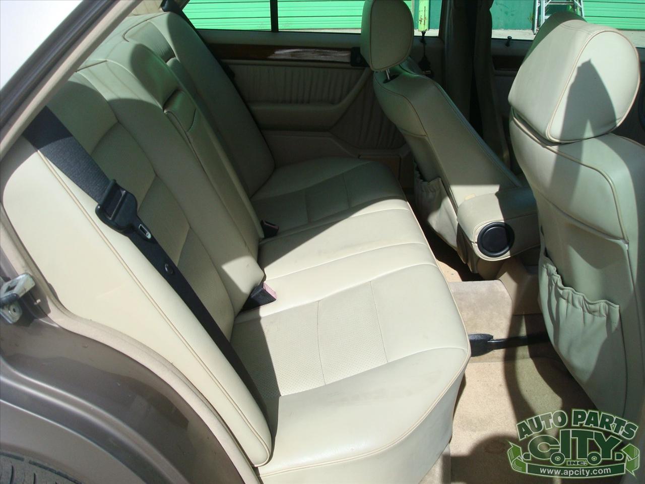 Mercedes-Benz 300 E sedan 1990