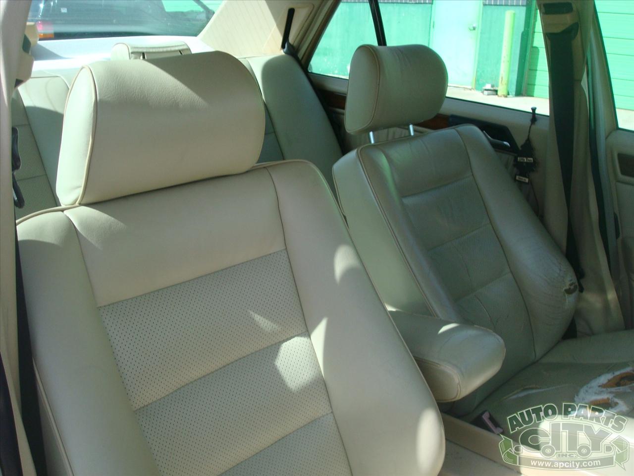 Mercedes-Benz 300 E sedan 1990