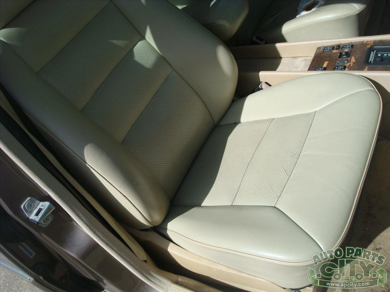 Mercedes-Benz 300 E sedan 1990