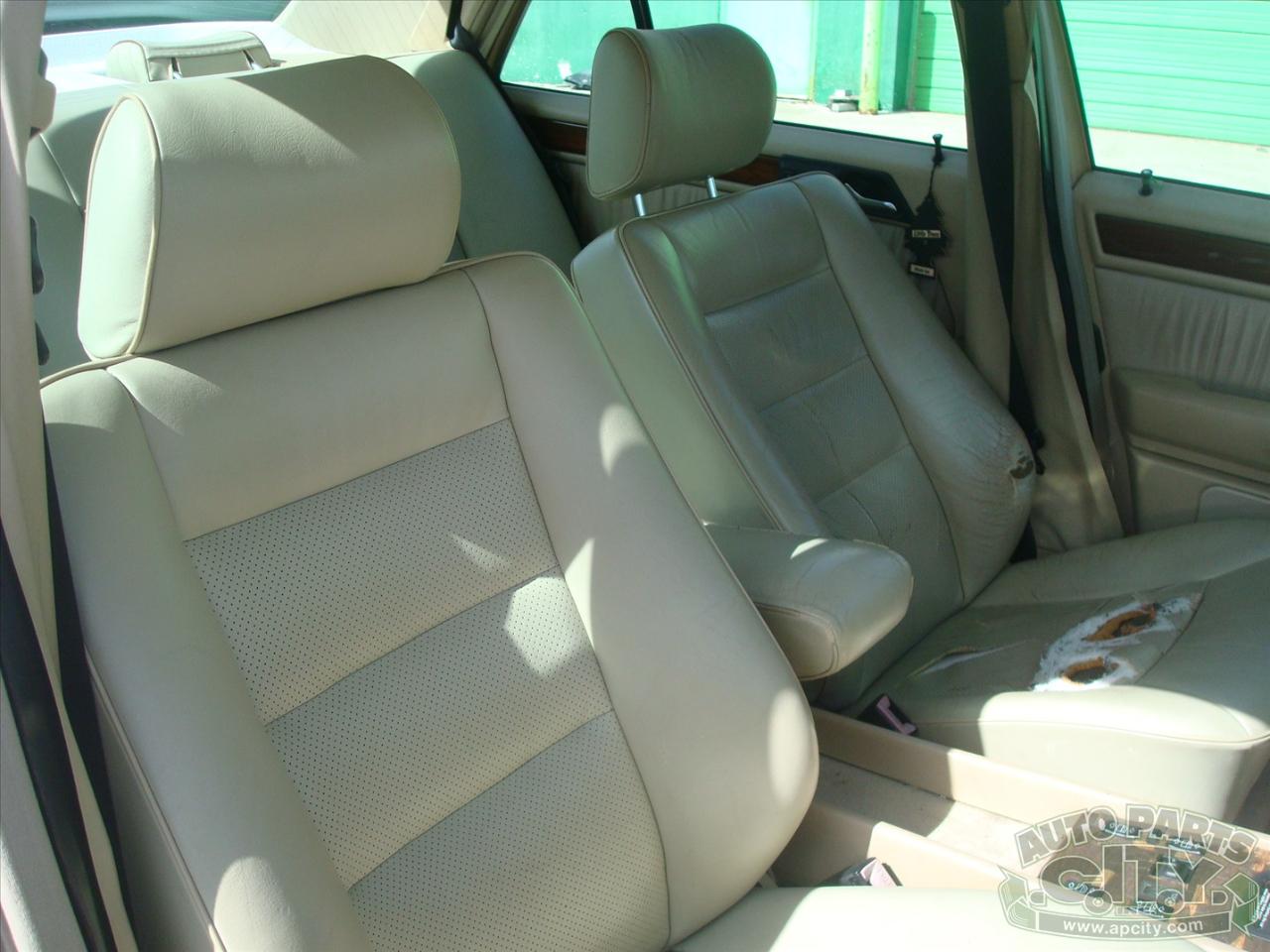 Mercedes-Benz 300 E sedan 1990