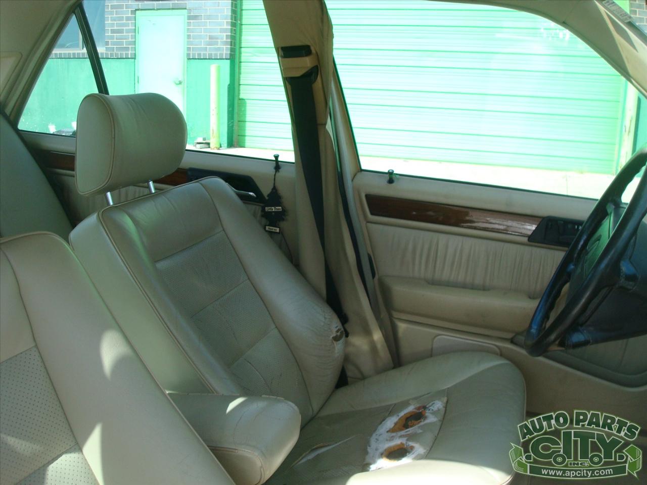Mercedes-Benz 300 E sedan 1990