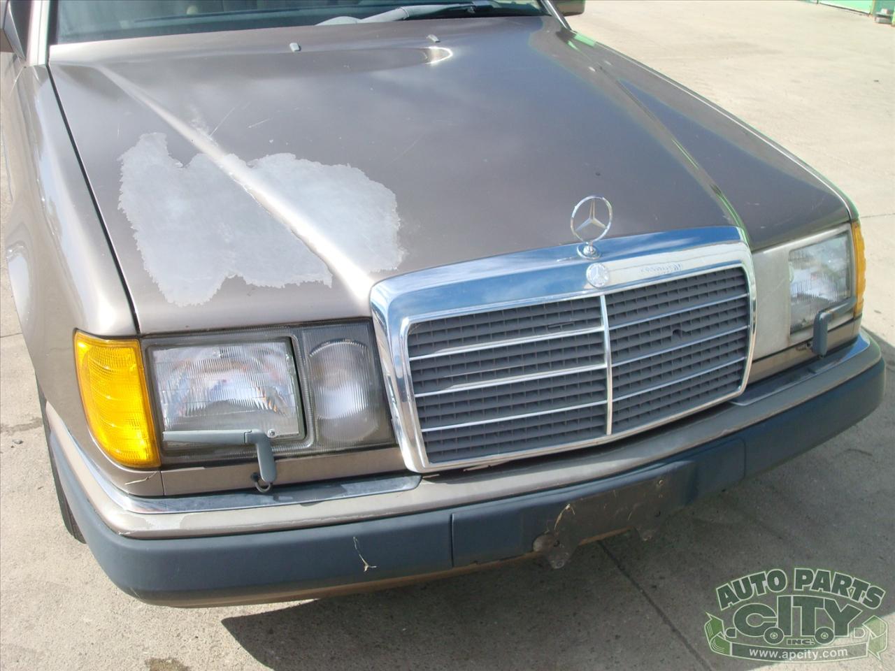 Mercedes-Benz 300 E sedan 1990